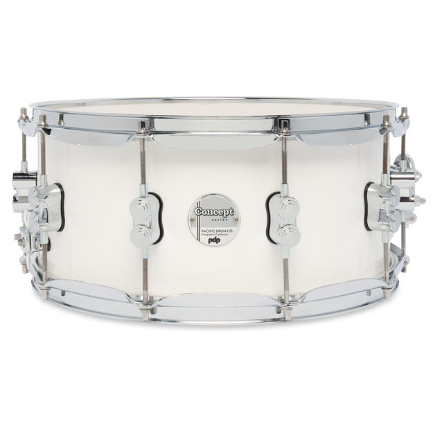 PDP Concept Maple Pearlescent White Lacquer 6.5x14 skarptromme med krom hardware
