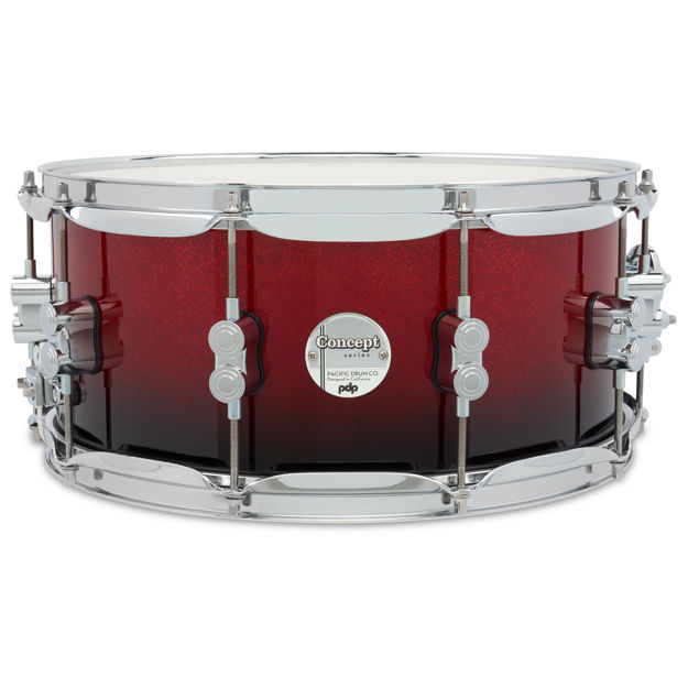 PDP Concept Maple Red to Black Fade Lacquer 6.5x14 skarptromme med krom hardware